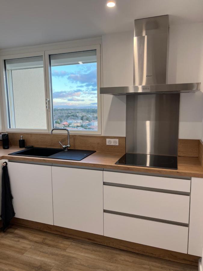 La Sainte Tour Apartment วัลราส์-ปลาจ ภายนอก รูปภาพ