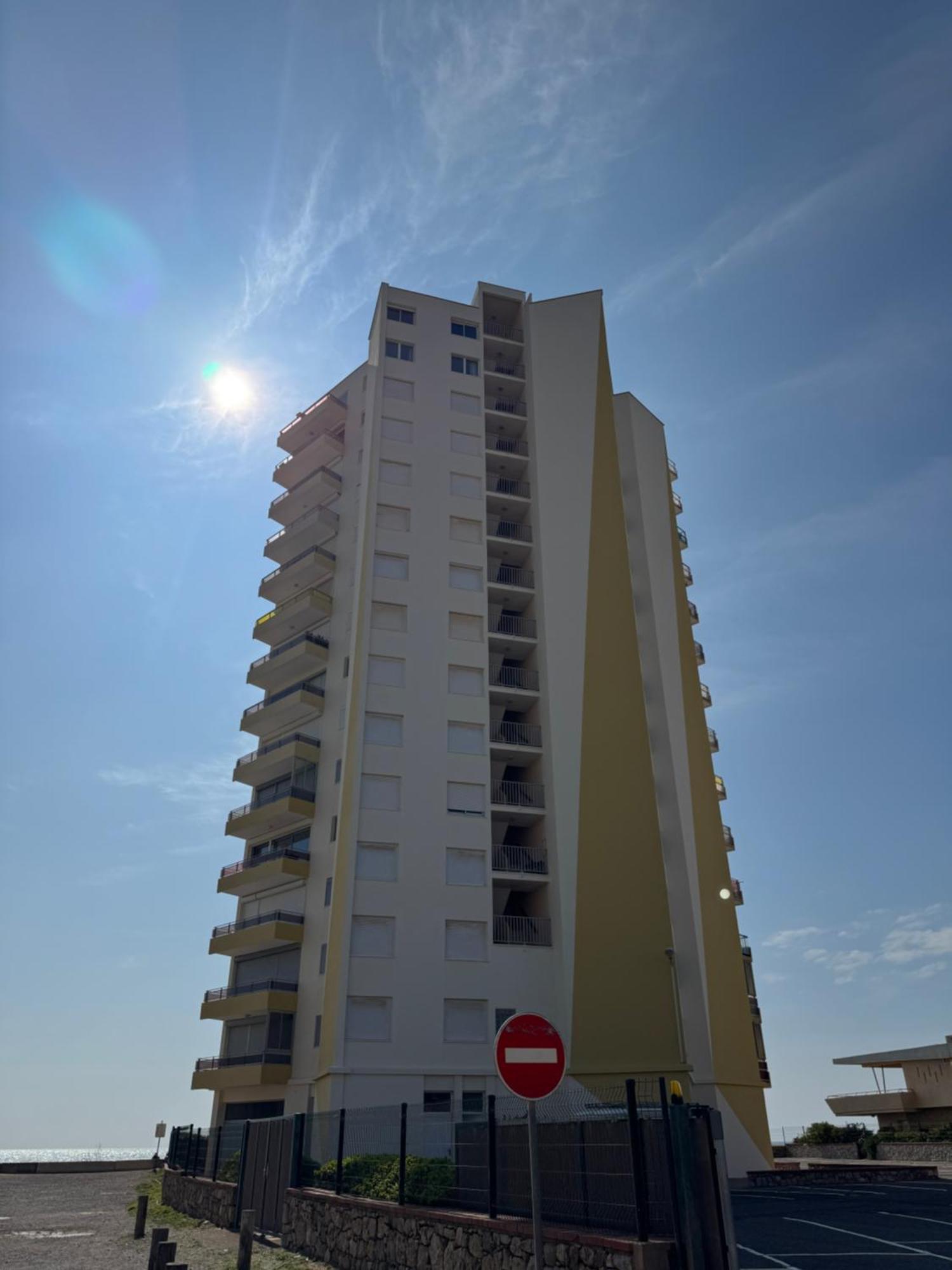 La Sainte Tour Apartment วัลราส์-ปลาจ ภายนอก รูปภาพ